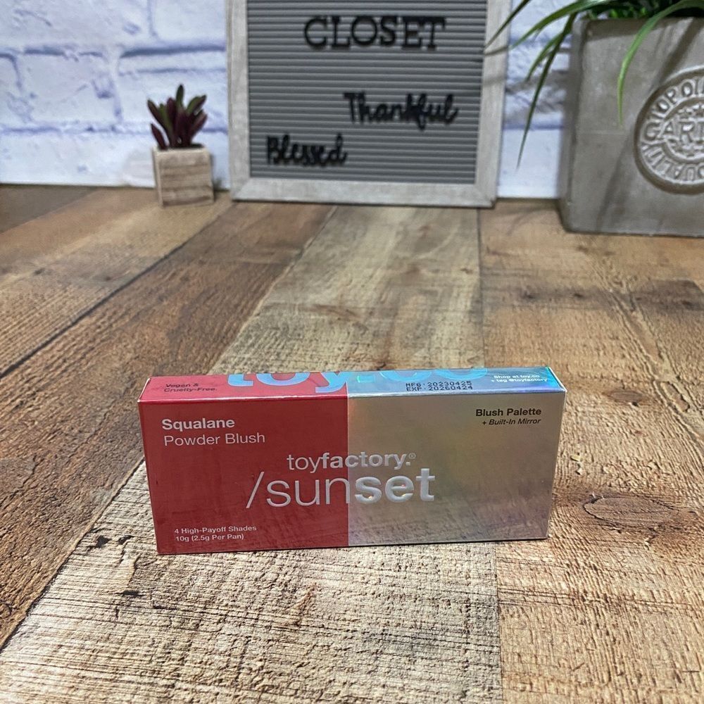 TOYFACTORY
Sunset Squalane Blush Palette